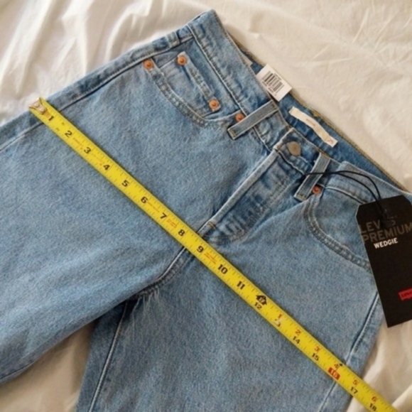Levi's Wedgie Icon Jeans Tango Talks Light Wash 90s Mom Denim High Rise Waisted - Picture 10 of 12